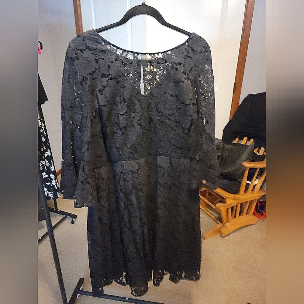 Scalloped Lace Bell Sleeve Dress